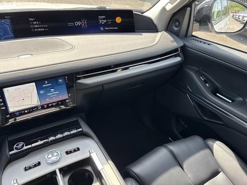 New 2026 Lincoln Navigator Premiere AWD/4WD image 15