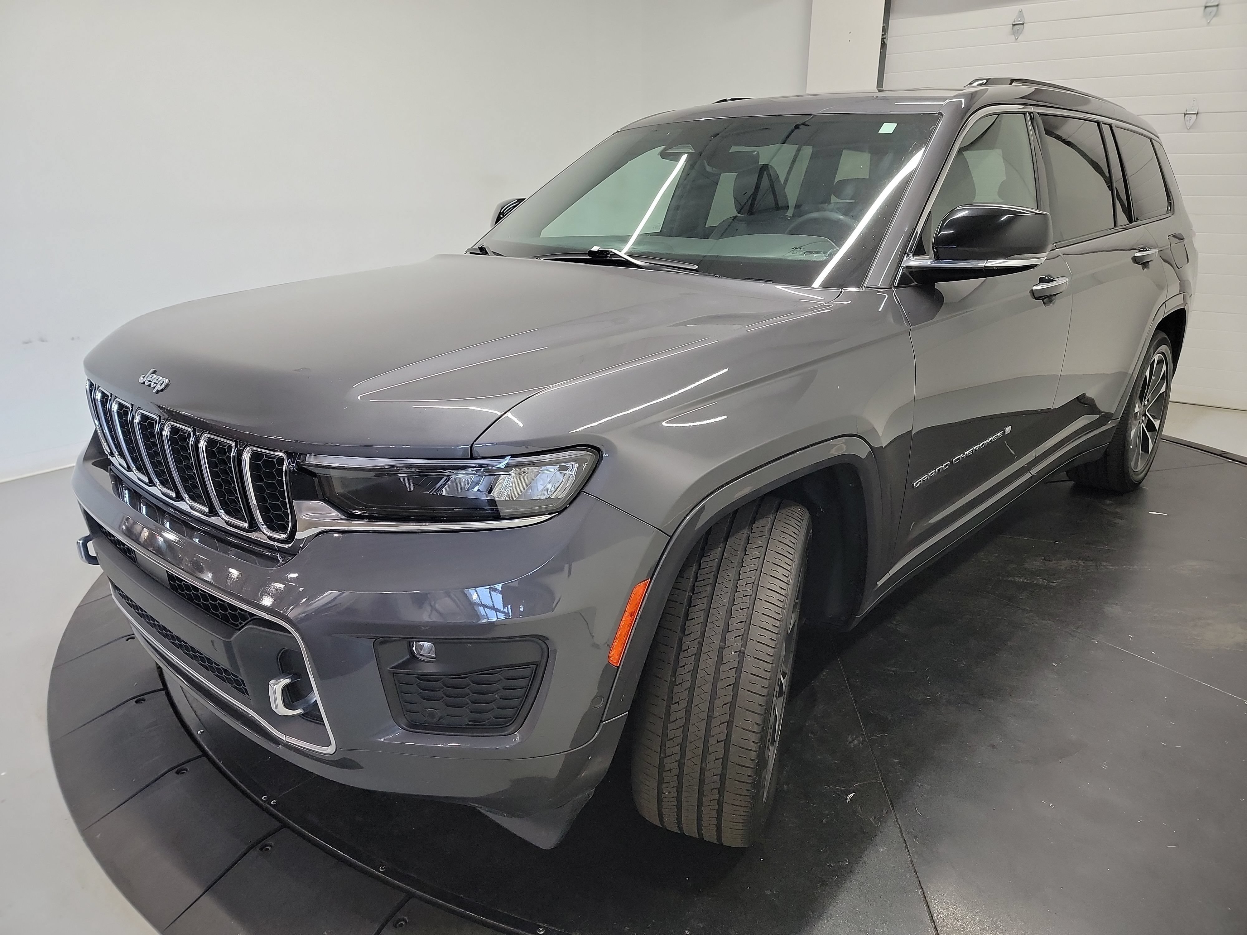 Used 2023 Jeep Grand Cherokee L Overland AWD/4WD image 3