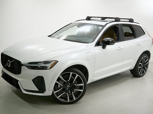 Certified 2025 Volvo XC60 T8 Ultra w/ Protection Package Premier image 3