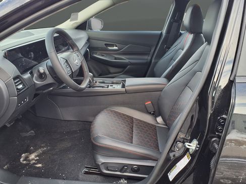 New 2026 Nissan Sentra SR w/ SR Premium Package FWD image 9