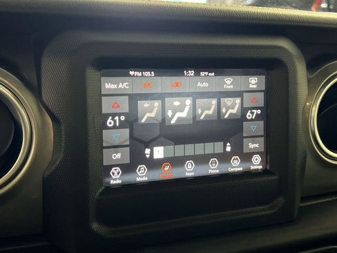 Used 2019 Jeep Wrangler Unlimited Sahara image 21
