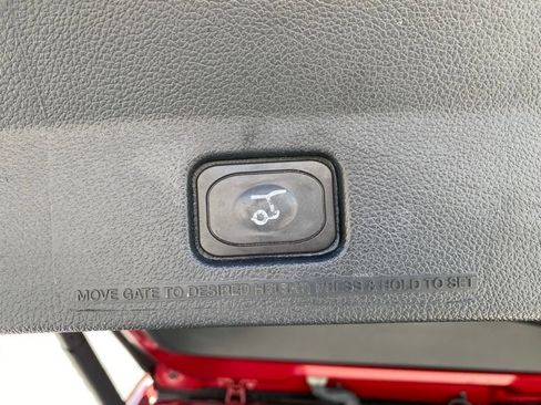 Used 2018 Ford Explorer XLT w/ Equipment Group 202A AWD/4WD image 10