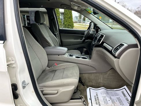 Used 2012 Jeep Grand Cherokee Laredo w/ Laredo E Group image 16