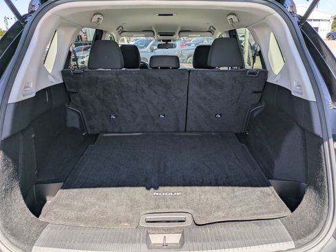 Certified 2023 Nissan Rogue SV FWD image 14
