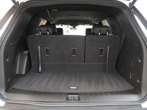 Used 2023 Chevrolet Traverse LT image 13