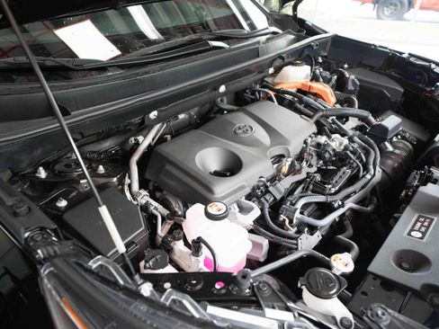 Certified 2025 Toyota RAV4 XLE AWD/4WD image 32