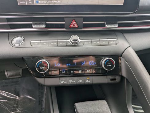 Used 2024 Hyundai Elantra SEL FWD image 22