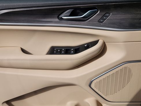 New 2026 Jeep Grand Cherokee Limited AWD/4WD image 18