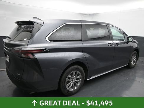 Used 2025 Toyota Sienna LE image 15