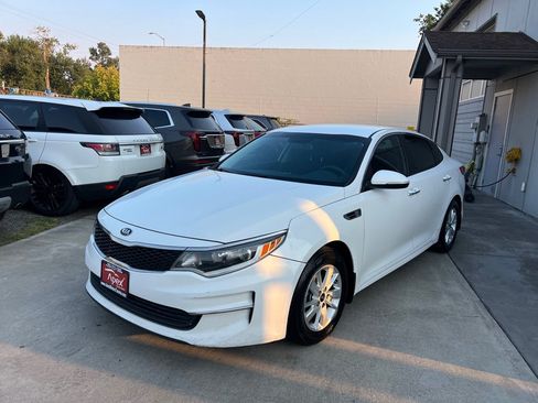 Used 2016 Kia Optima LX FWD image 3