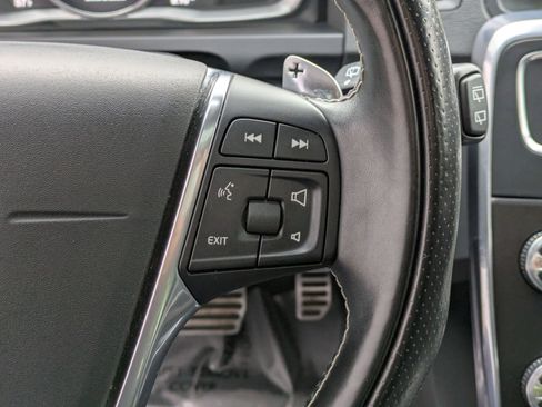 Used 2017 Volvo V60 T6 R-Design Platinum image 18