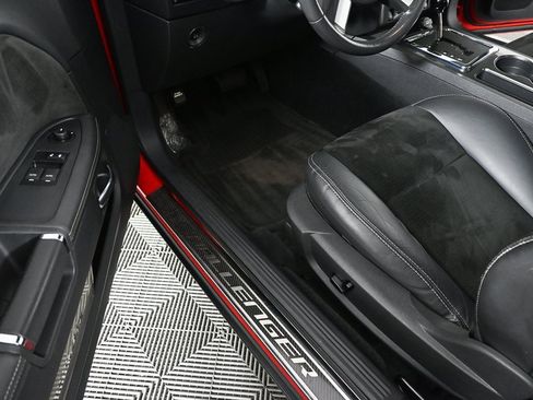 Used 2010 Dodge Challenger SRT8 image 7