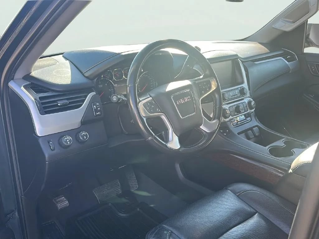 Used 2020 GMC Yukon XL SLT w/ Open Road Package AWD/4WD image 9