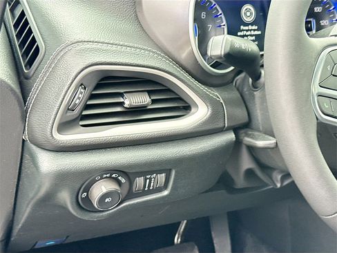 New 2026 Chrysler Pacifica Select image 10