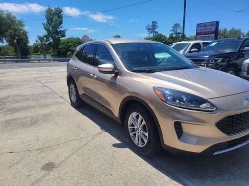 Used 2020 Ford Escape SE FWD image 9