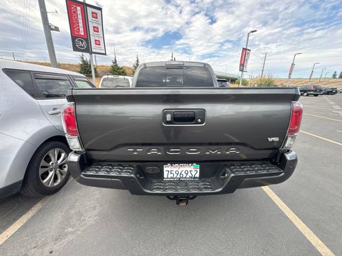 Used 2019 Toyota Tacoma TRD Sport w/ Technology Package RWD image 6