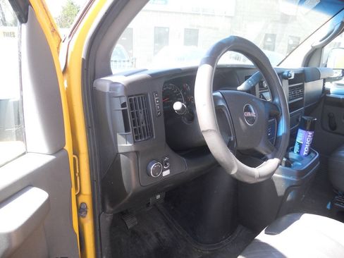 Used 2011 GMC Savana 3500 RWD image 16