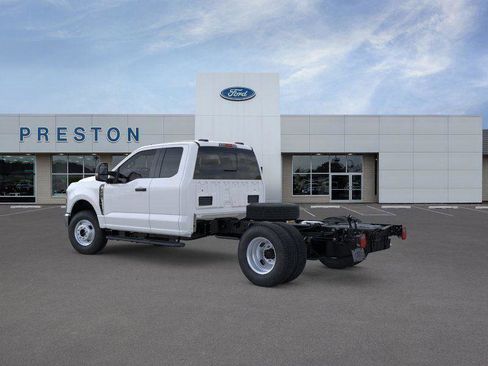 New 2026 Ford F350 XL w/ XL Chrome Package image 9