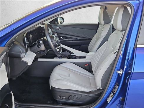 Used 2025 Hyundai Elantra Limited FWD image 17