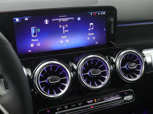 New 2026 Mercedes-Benz GLB 250 image 5