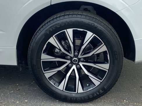 Used 2023 Volvo XC60 B5 Plus image 30