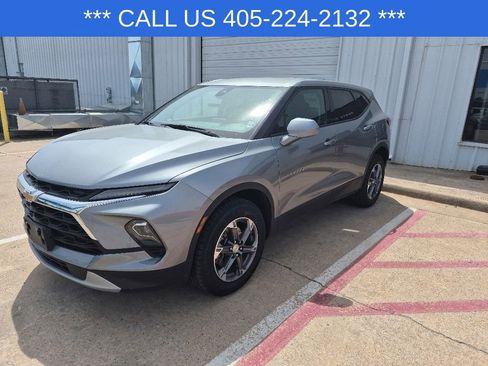 Used 2025 Chevrolet Blazer LT AWD/4WD image 2
