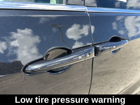 Certified 2023 Chrysler Pacifica Touring-L image 20