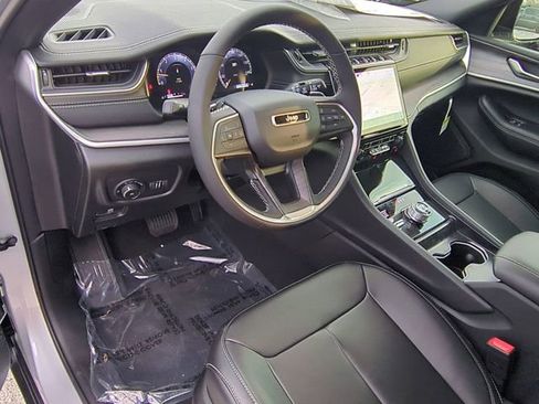 New 2025 Jeep Grand Cherokee L Limited w/ Black Appearance Package AWD/4WD image 12