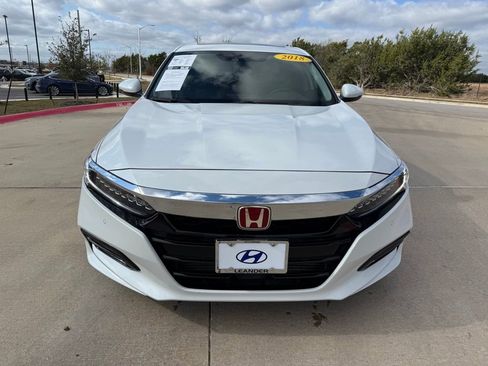 Used 2018 Honda Accord Touring image 2