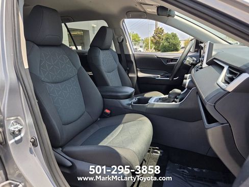 Used 2025 Toyota RAV4 XLE FWD image 15