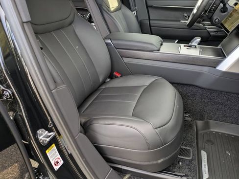 New 2026 Land Rover Range Rover Long Wheelbase SE AWD/4WD image 18