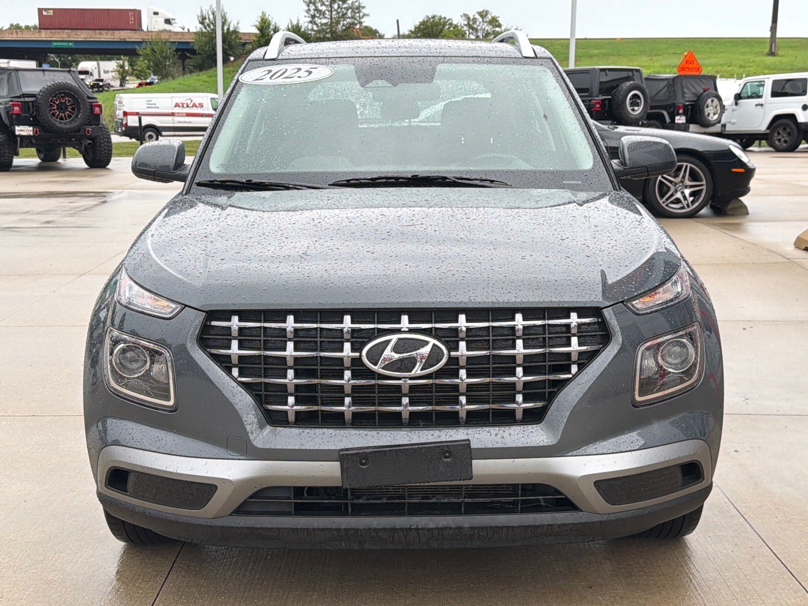 Used 2025 Hyundai Venue SEL FWD image 3