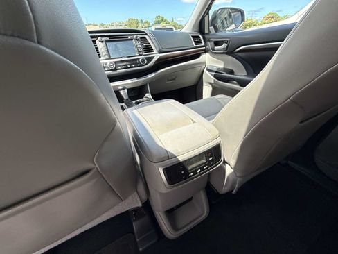 Used 2015 Toyota Highlander Limited FWD image 22