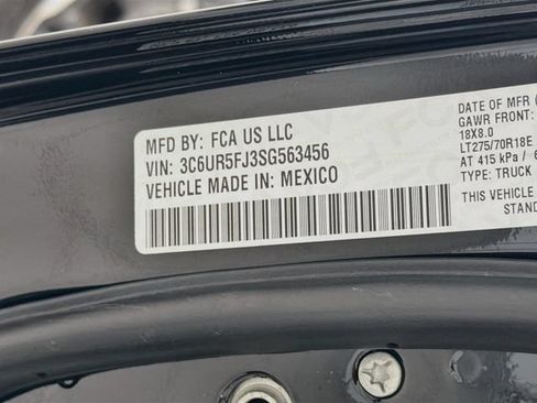 Used 2025 RAM 2500 Laramie AWD/4WD image 25