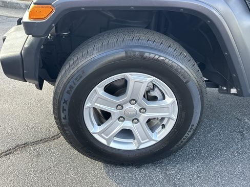 Used 2018 Jeep Wrangler Unlimited Sport S image 13