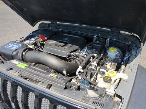 Used 2021 Jeep Wrangler Sport AWD/4WD image 32