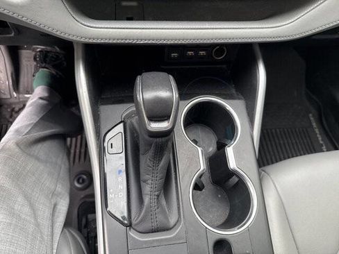 Used 2020 Toyota Highlander XLE image 29