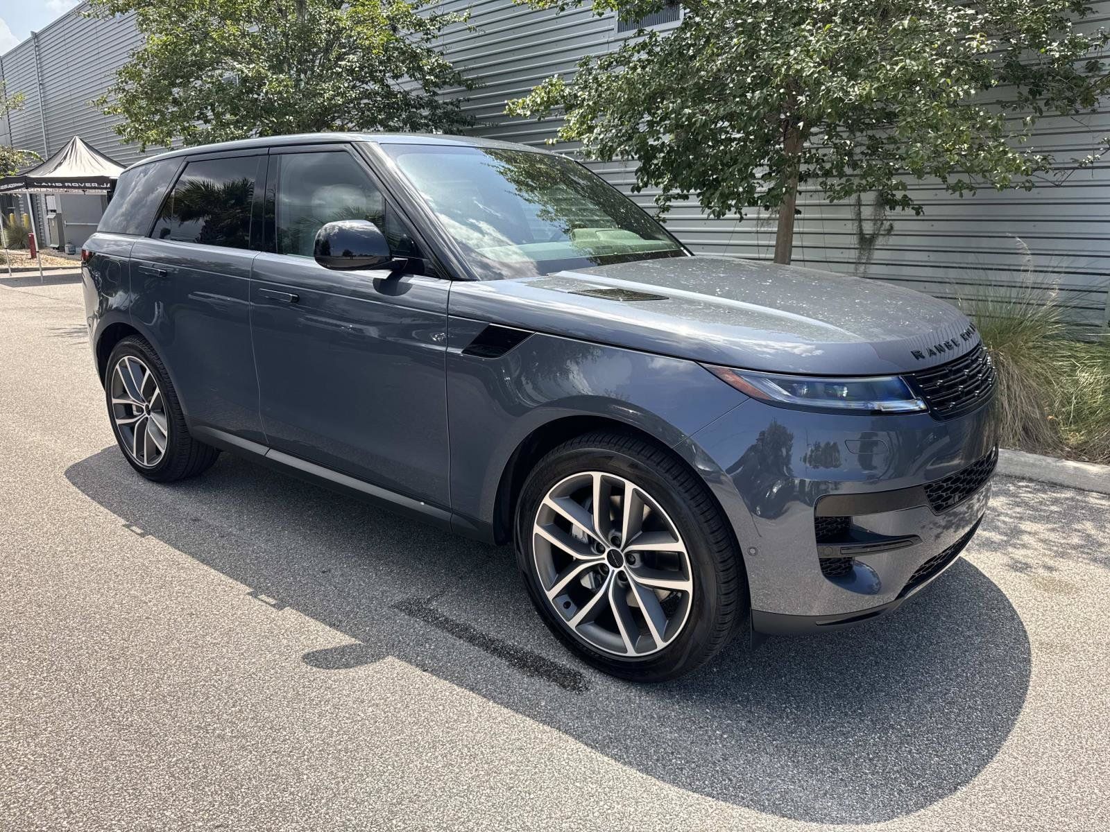 New 2027 Land Rover Range Rover Sport SE AWD/4WD image 4