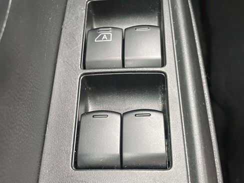 Used 2018 Nissan Versa SV FWD image 25