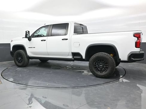 Used 2024 Chevrolet Silverado 2500 ZR2 w/ Technology Package AWD/4WD image 4