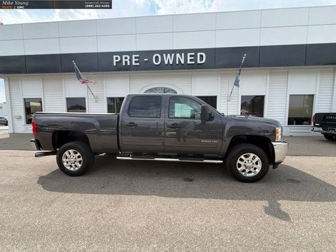 Used 2011 Chevrolet Silverado 2500 LT w/ Interior Plus Package RWD image 4