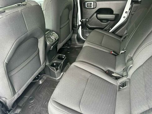 Used 2023 Jeep Gladiator Sport image 14