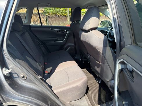 Certified 2022 Toyota RAV4 LE AWD/4WD image 16
