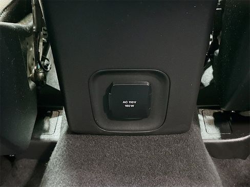 Used 2020 Ford Escape Titanium image 28