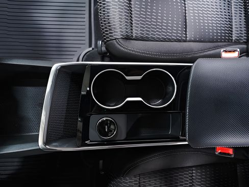 New 2026 Chevrolet Equinox LT w/ Safety and Technology Package FWD image 19