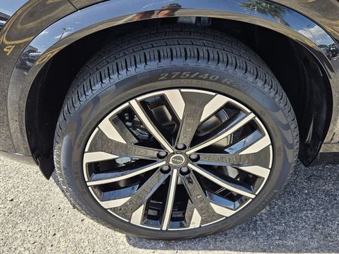 Used 2025 Volvo XC90 B5 Core AWD/4WD image 8