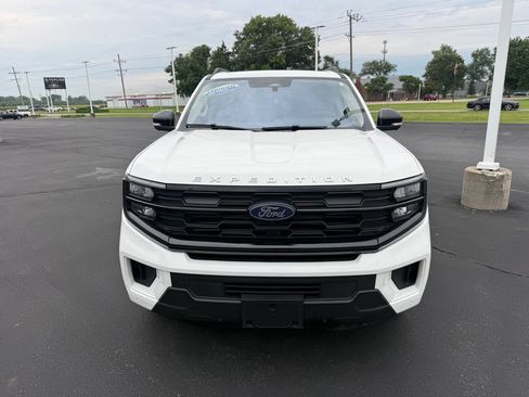 Used 2025 Ford Expedition Active AWD/4WD image 2