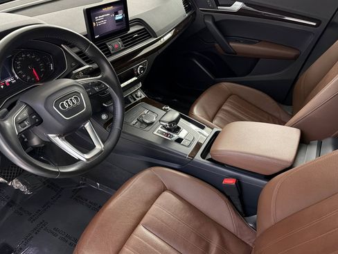 Used 2019 Audi Q5 2.0T Premium w/ Convenience Package image 4