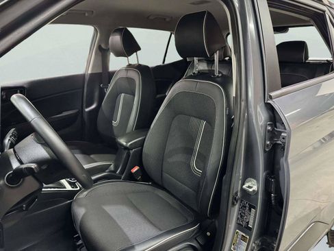 Used 2024 Hyundai Venue Limited FWD image 26