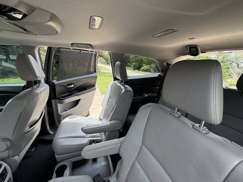 Used 2019 Honda Pilot Touring image 49